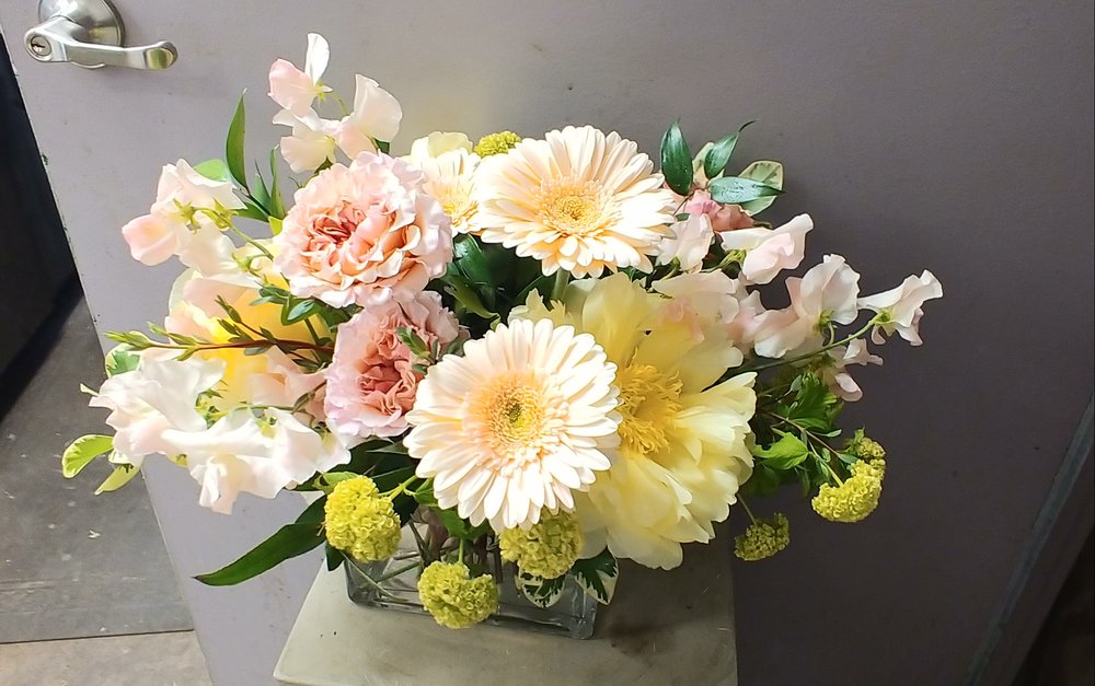 La Belle Flowers & Gifts
