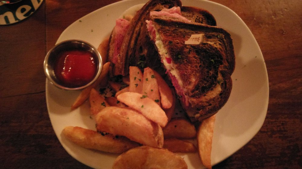 Fado Irish Pub & Restaurant