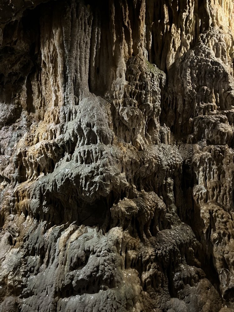 Lost River Caverns