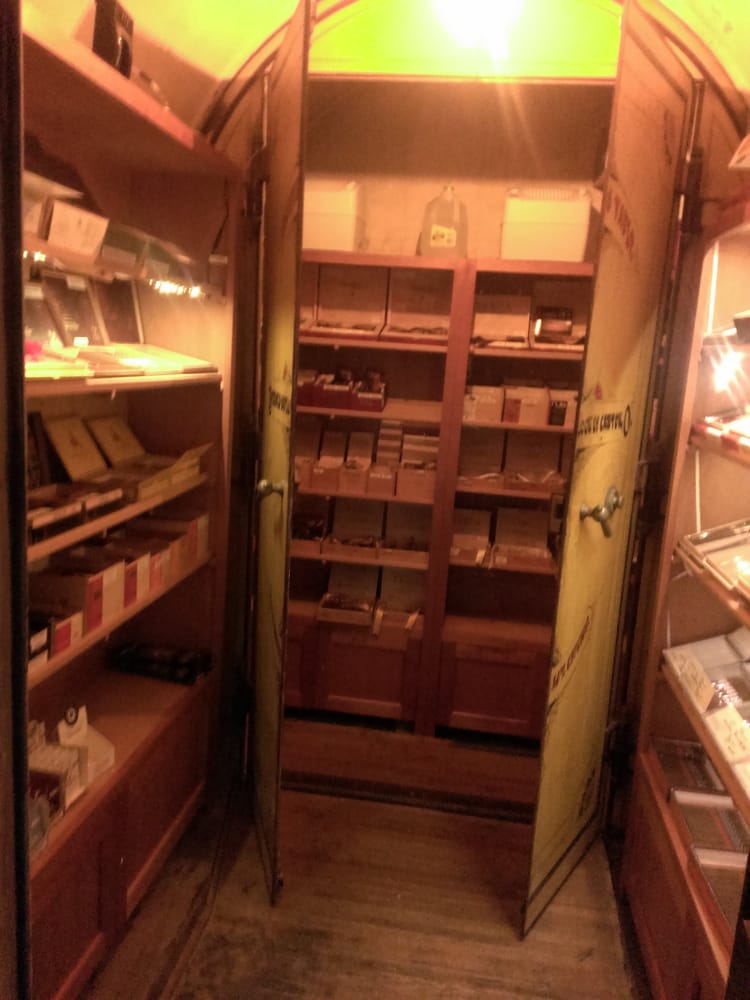 Paul's Cigar Lounge