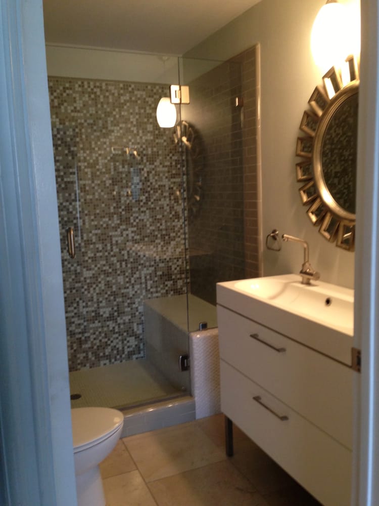 Master Bath Glass Shower Door Swings Both Ways And Works 25 Photos For South Coast Glass