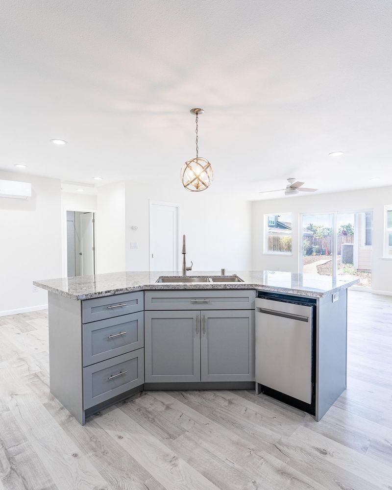 CHA Closets & Cabinets