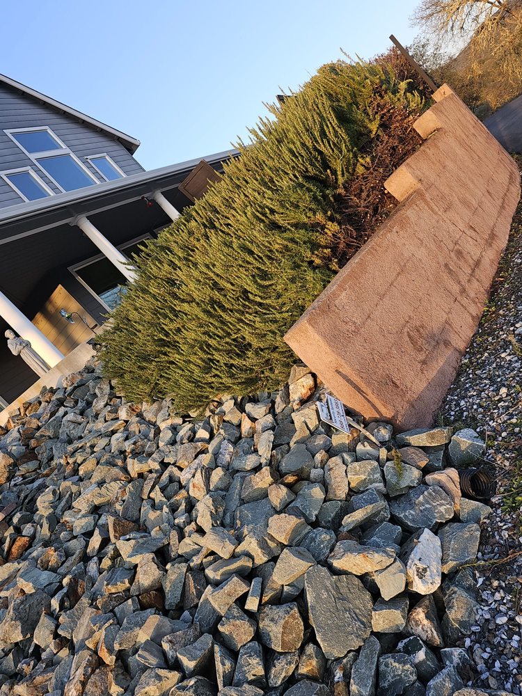 Top of Quality Lawncare & Maintenance Landscape