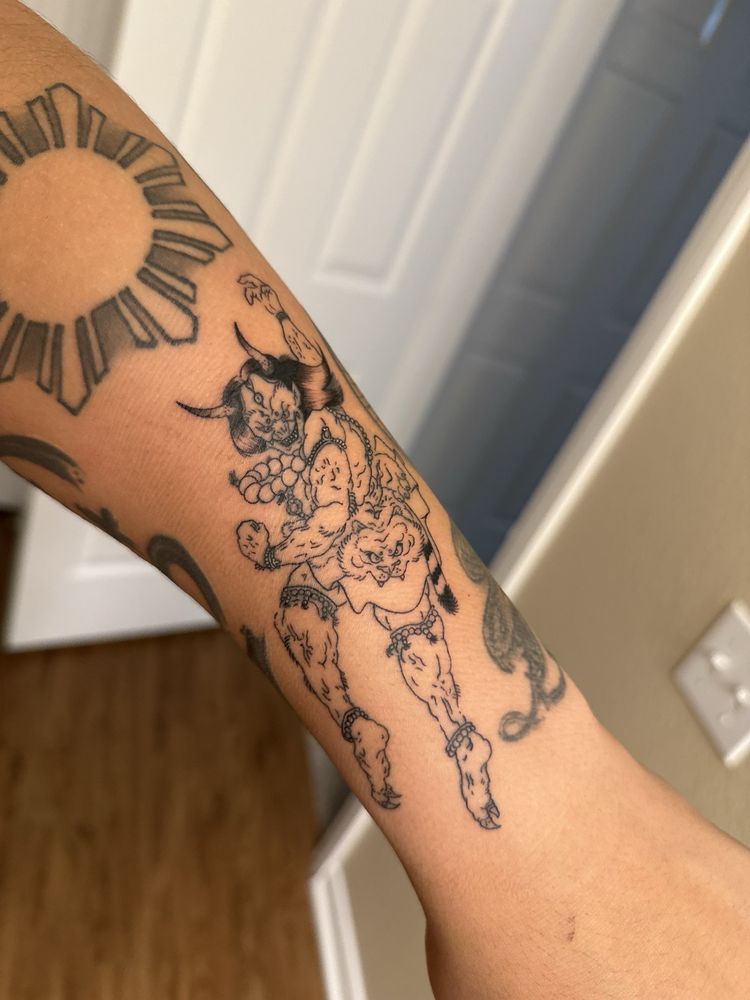 Frosty Tattoo Studio Logo