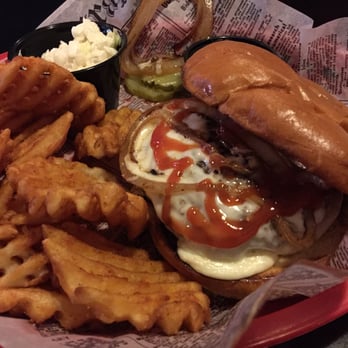 Thirsty Otter Tavern - 13 Photos & 28 Reviews - Bars - 101 County Rd I