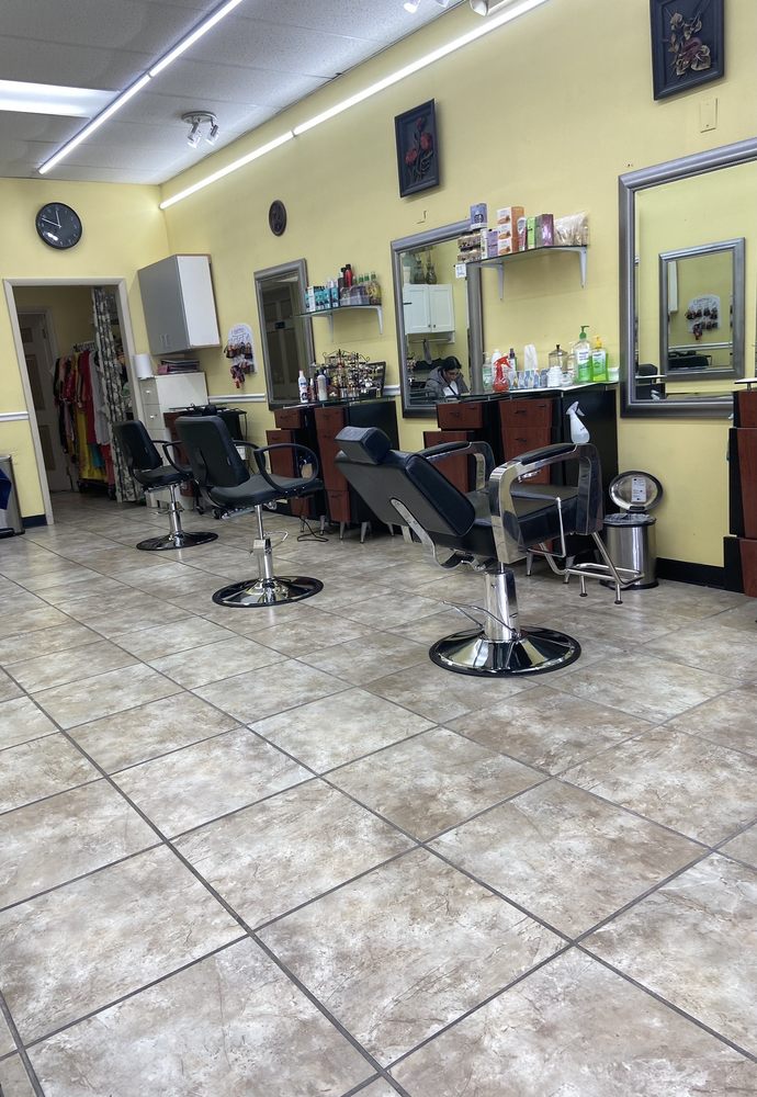 Deluxe Hair and Beauty Salon