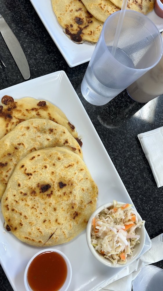 Mi Tierra Pupusería  & Bakery