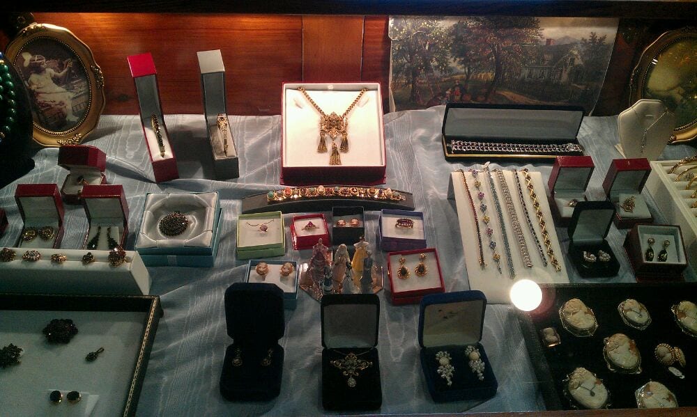 D & F Jewelry & Coins