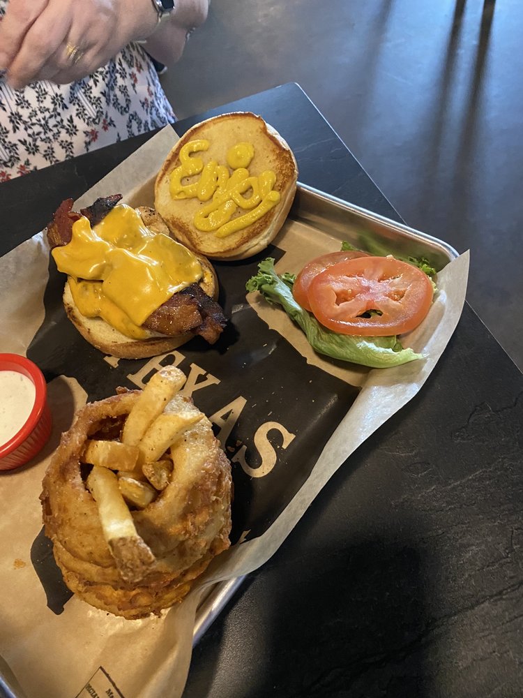 Bandi Lou's
