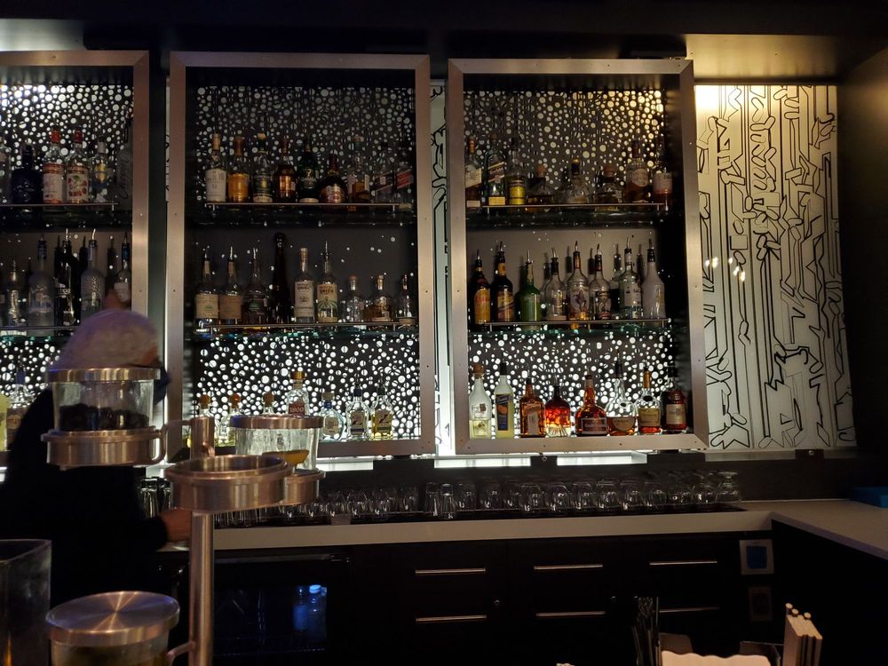 W XYZ Bar