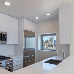 777 6th Avenue Apartments 27 Photos 11 Reviews Photo Of 777 6th Avenue Apartments New York Ny United States Kitchen