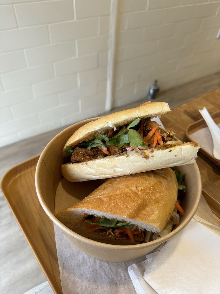 Sen Saigon
