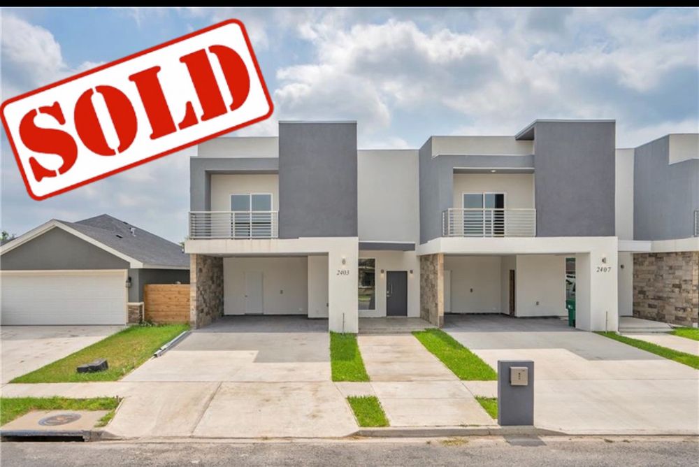 Jenny Avellaneda - RE/MAX Elite