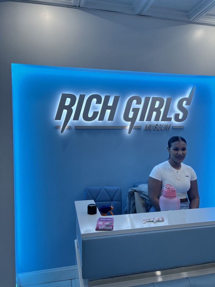 Icy Rich Girl's Museum