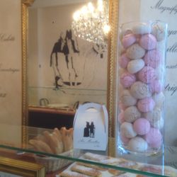 Aux Merveilleux de Fred - Bäckerei - Lippenslaan 99, Knokke-Heist ... Aux Merveilleux de Fred - Bäckerei - Lippenslaan 99, Knokke-Heist ...