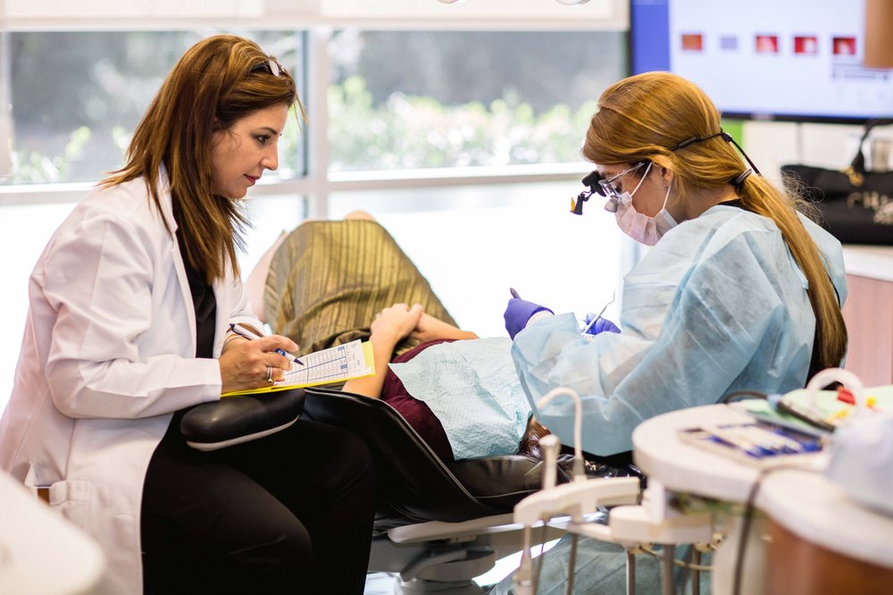 image of business Kandor Dental