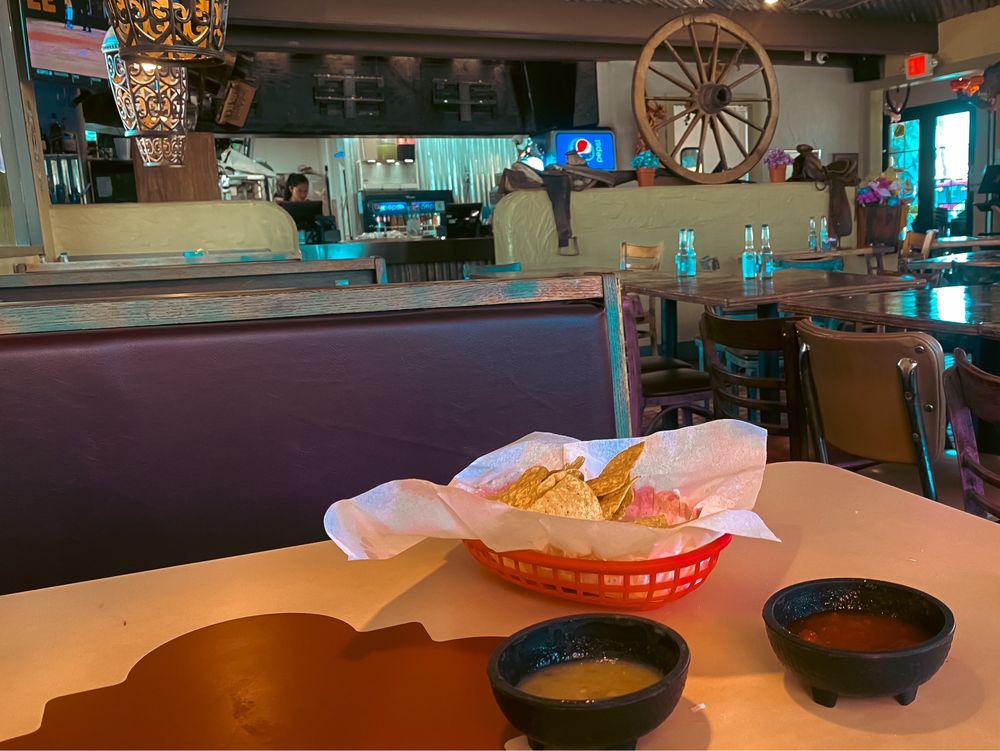 Los Lupes Taquería