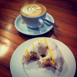 Dublin Barista School － Dublin, 愛爾蘭的相片。enjoy an amazing donut and speciality coffee