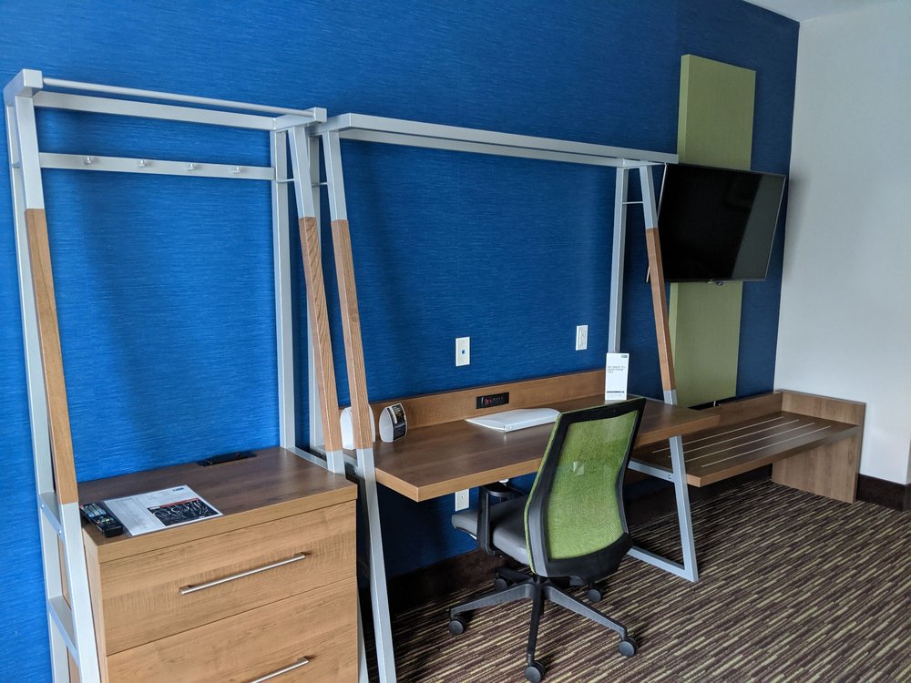 Holiday Inn Express & Suites Jamestown