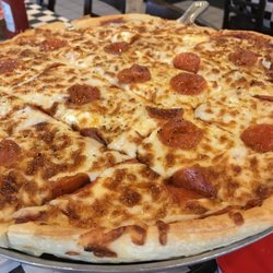 Valentino S Pizza Pasta 12 Photos 34 Reviews 130 Photo Of Valentino S Pizza Pasta Rochester Mn United States Pepperoni And