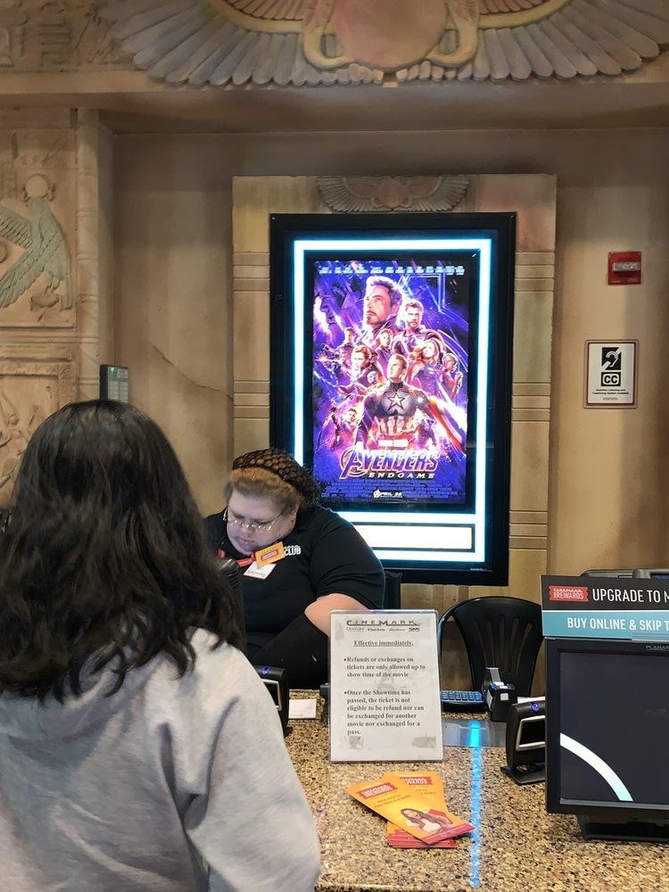 Cinemark Egyptian 24