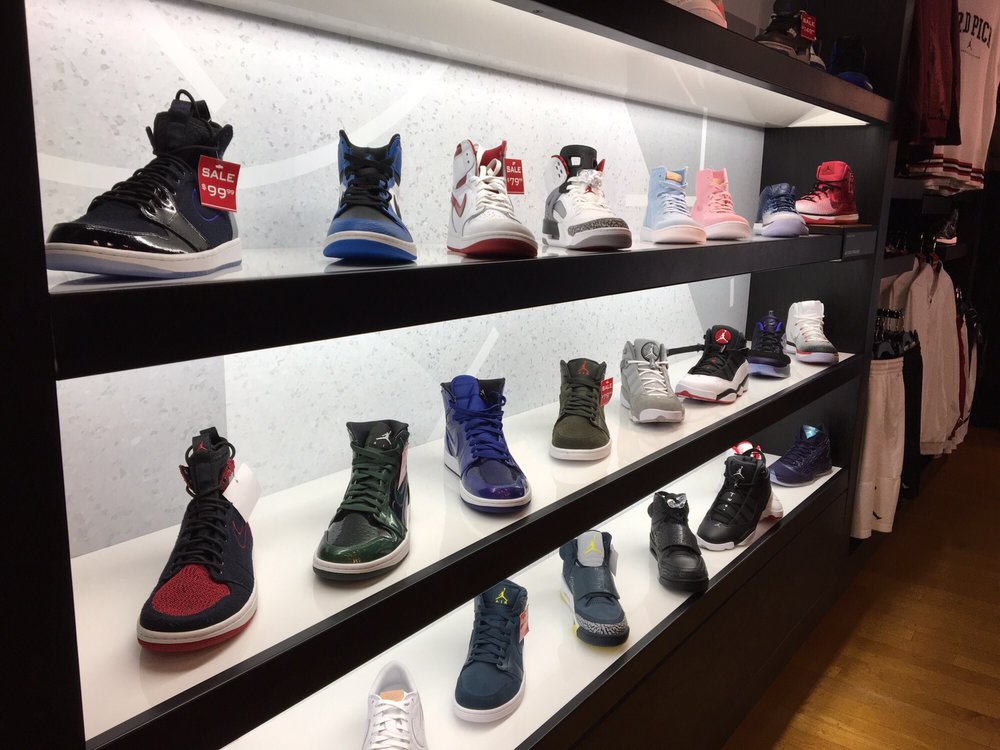 Foot Locker - 24 Photos & 34 Reviews - Shoe Stores - 1450 Ala Moana