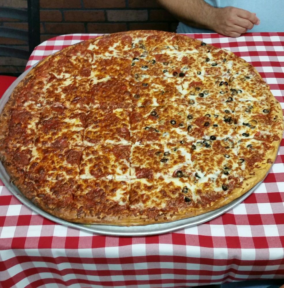 Nadias Gianta Pizza Pizza 2431 S 4th Ave, Yuma, AZ Restaurant