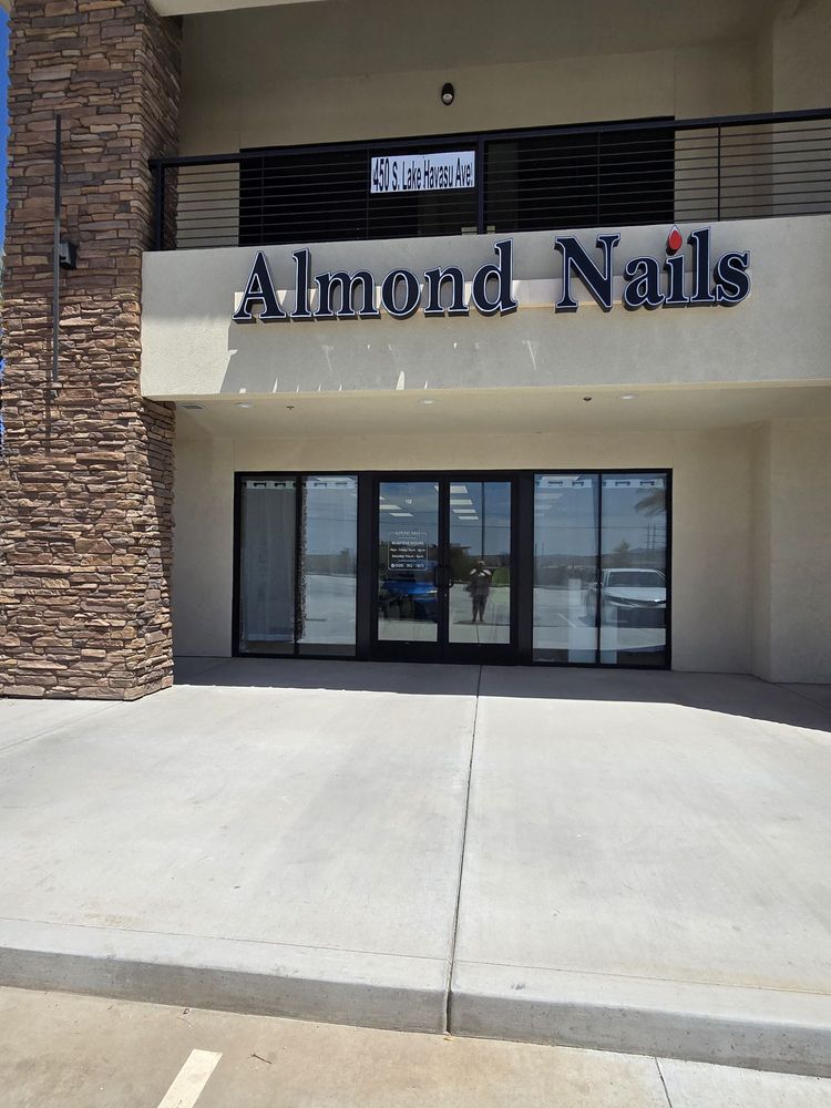 Almond Nails 
