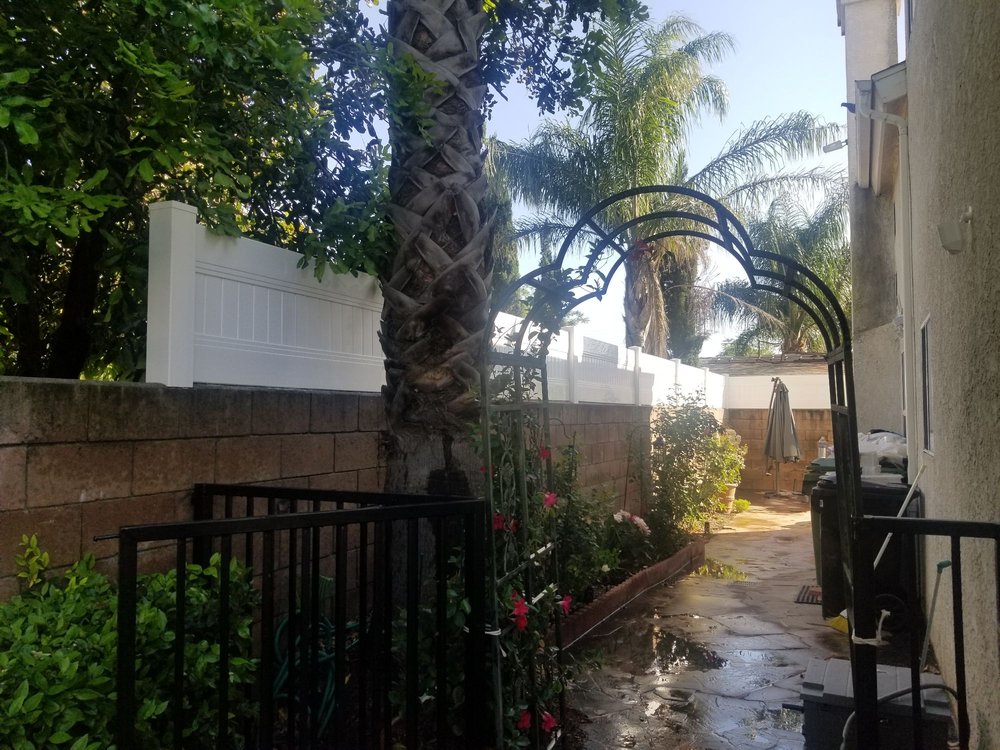 image of business Mr Builder Vinyl Fence