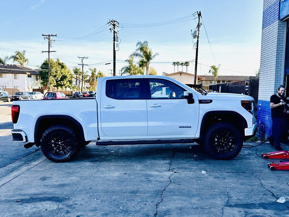 Salinas Tires & Wheels - Westminster