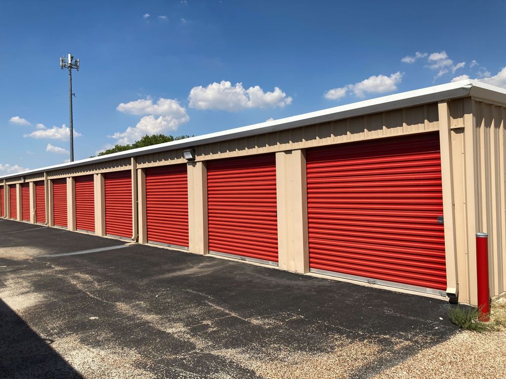 Gray Line Storage - Lee Boulvard