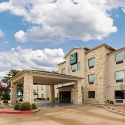 Quality Suites 16 Photos Hotels Reviews 631 I 45 South Photo Of Quality Suites Huntsville Tx United States
