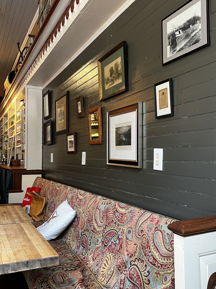 Snallygasters Cafe And Wine Bar