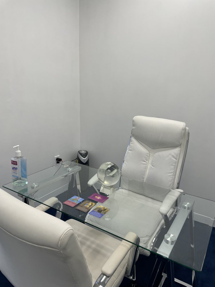 Psychic Readings by Spiritualist Samantha