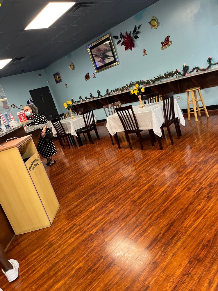 Huzzy's Jamaican Restaurant