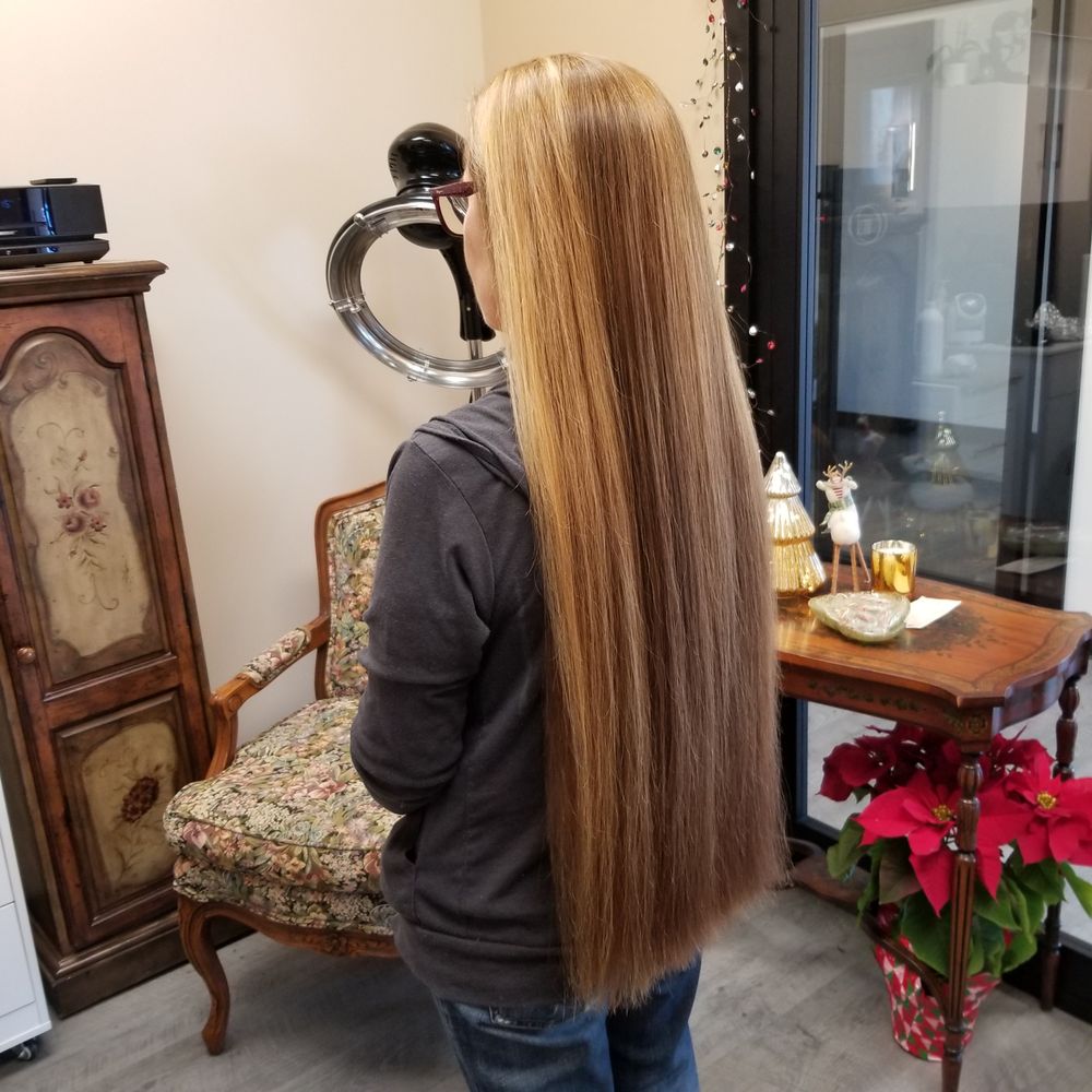 Naomi Blackwood  - Sola Salons