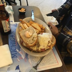 Best Restaurants Near Lake Leelanau Mi 49653 Last Updated 3 S Pour House