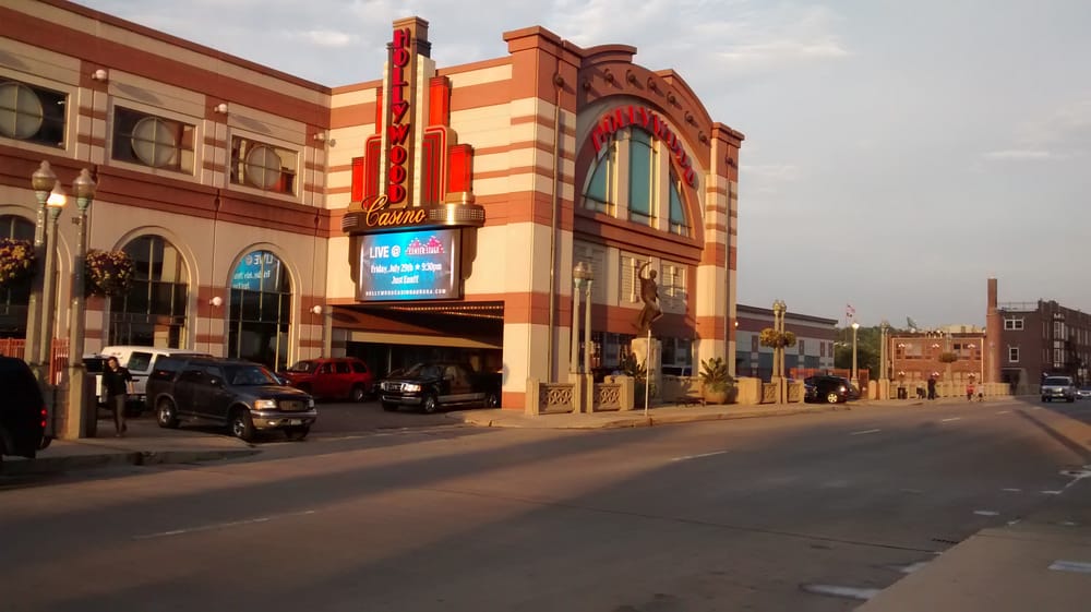 parking hollywood casino aurora