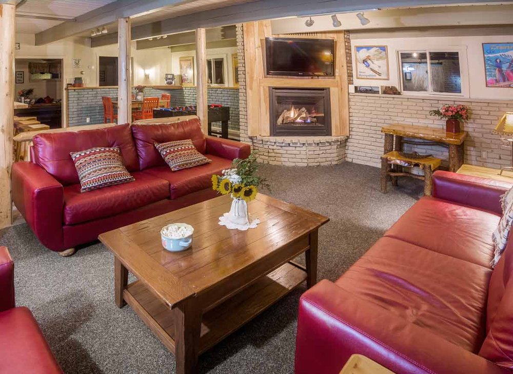 Four Seasons Lodge - 67 Photos - Vacation Rentals - 31 Whiskiers Ln