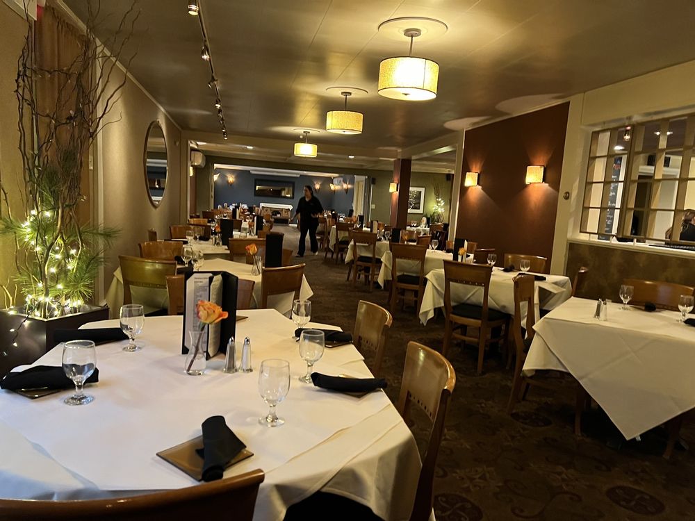 Macaluso's Restaurant & Cocktail Bar