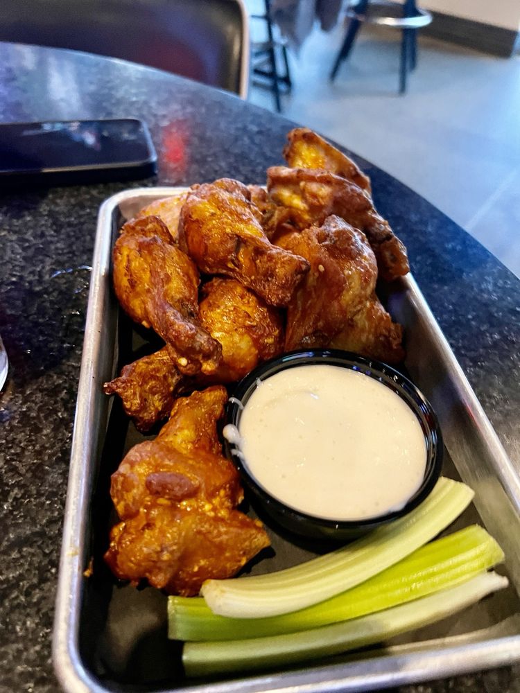 The Good Life Sports Bar And Grill At The Creek