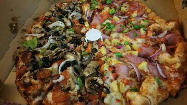 Round Table Pizza Order Food Online 119 Photos 104