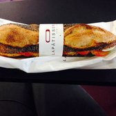 Photo de La Pâtisserie Cyril Lignac , Paris, France. Sandwich délicieux poulet tikka