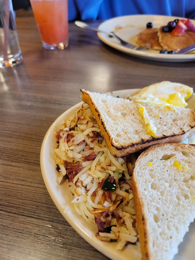Snooze, an A.M. Eatery