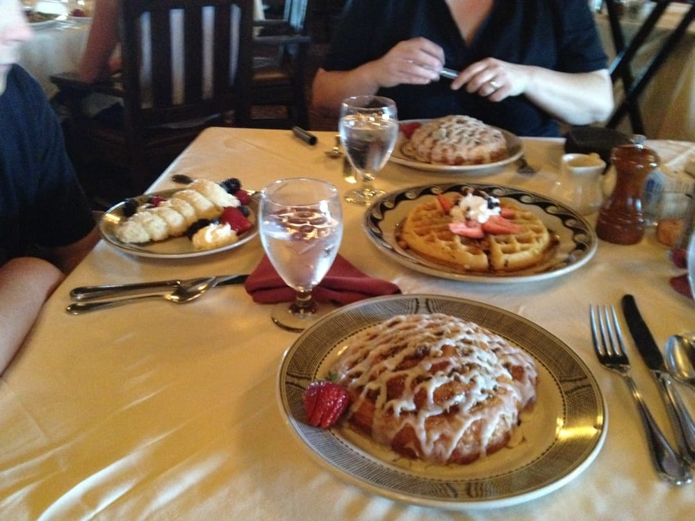 El Tovar Signature Cinnamon Roll Breakfast This Thing S A Winner 801 Photos For El Tovar Dining Room