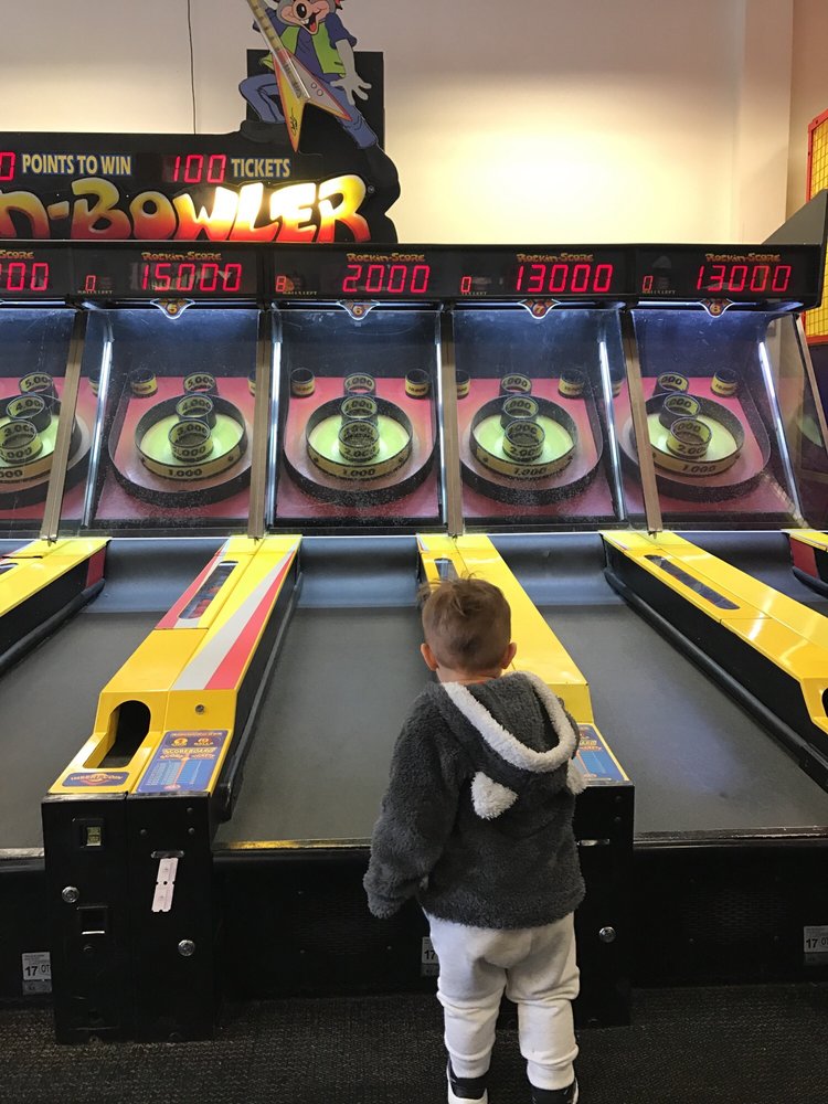 Chuck E. Cheese’s Order Food Online 26 Photos & 16 Reviews Pizza