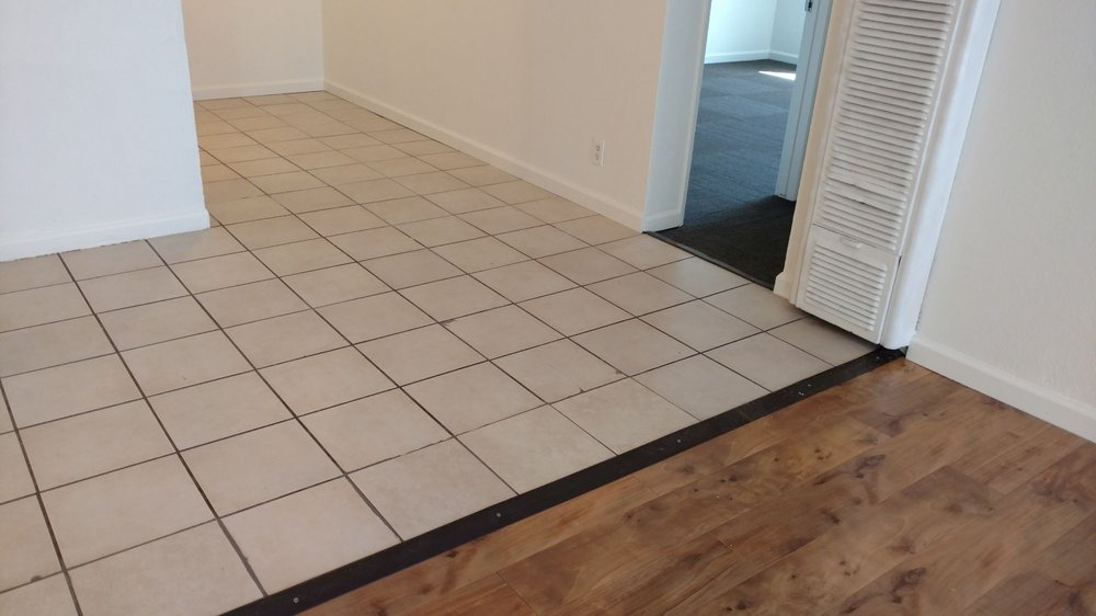 3 4 Inch Difference Between The Tile And Laminate Flooring Upstairs 4 Photos For Big D Floor Covering Supplies