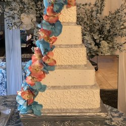 Cakes Of Glory , Panaderías , 107 Calle Del Norte, Laredo
