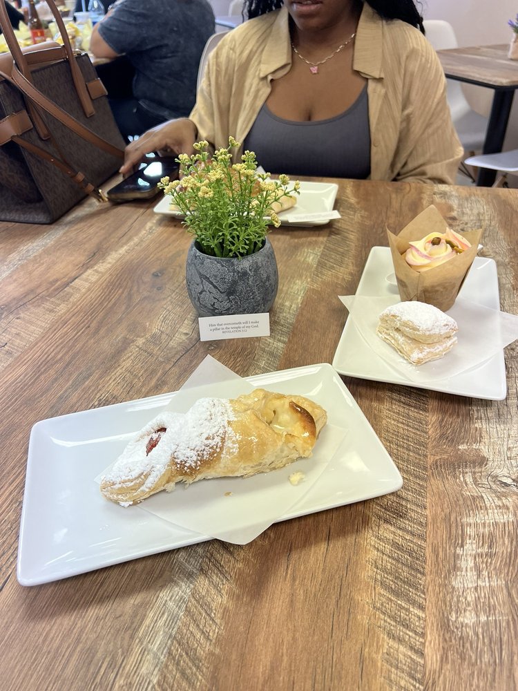 Mom & Son Bakery