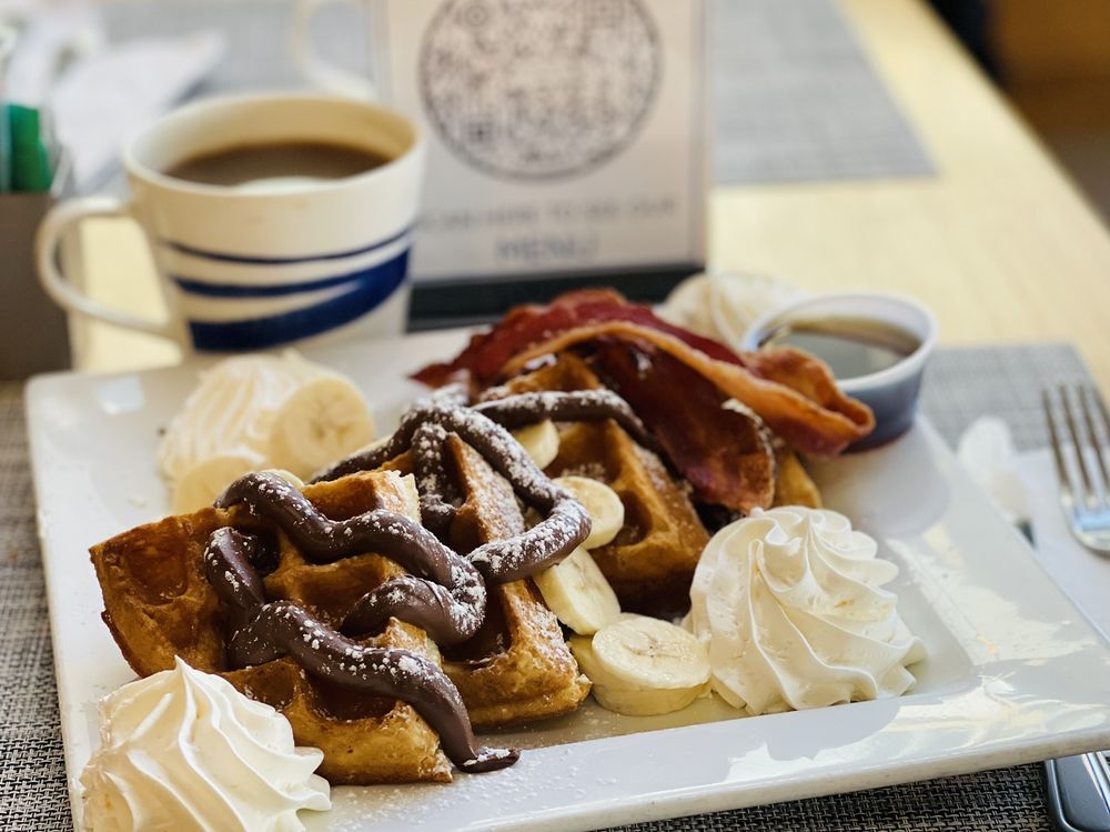 Basico Bistro + Café